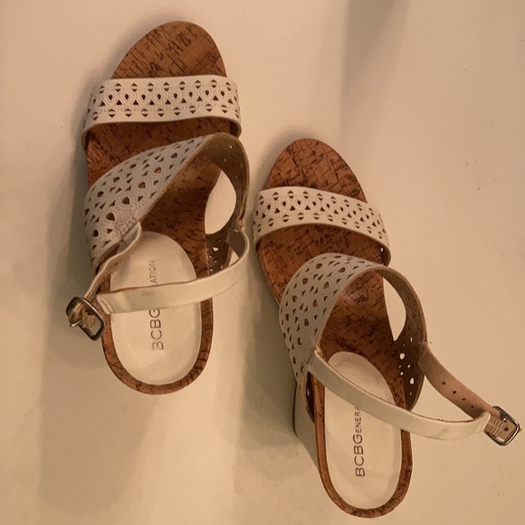 White open toe wedges - Picture 2 of 5